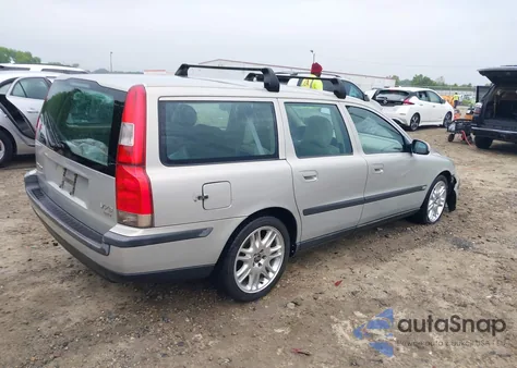 2002 Volvo V70 2.4T z USA, uszkodzony, nr VIN YV1SW58DX21185421